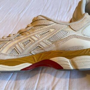 ASICS GEL-NYC in Cream/Oatmeal